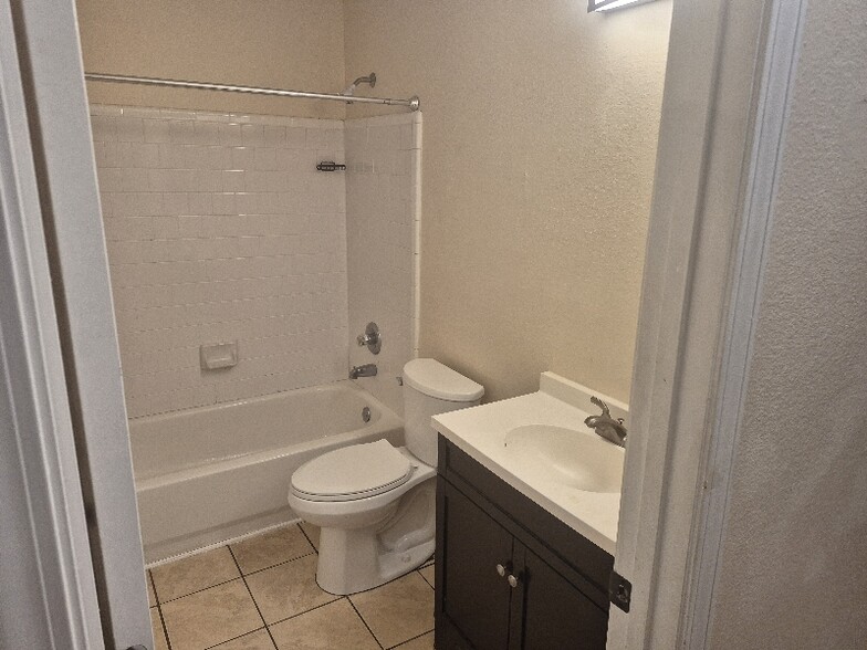 Building Photo - 1108 Sweetbriar St