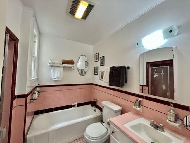 Building Photo - Whimsical 2BR/1BA, Outer Parkside Gem and Dog Friendly! FURNISHED Flexible Lease Term