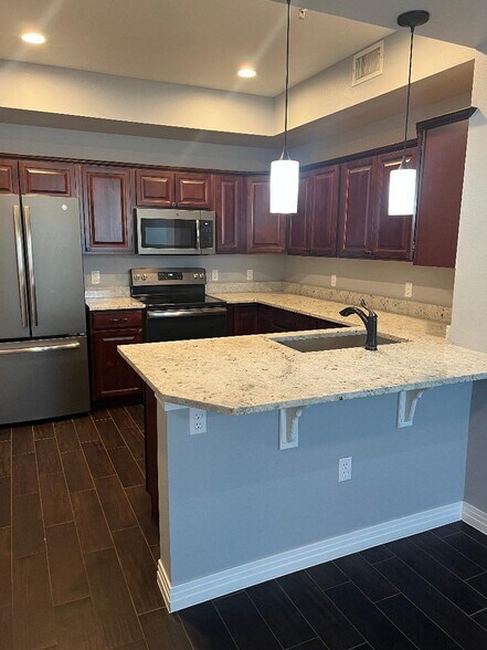Building Photo - 12924 Ironstone Way