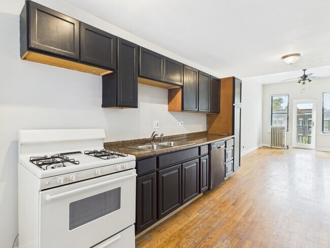 Building Photo - 5003 S Prairie Ave