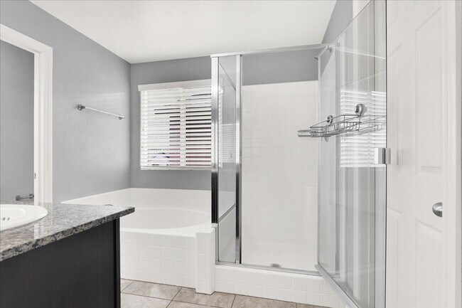 Building Photo - Immaculate 3 Bed / 2.5 Bath Home for Lease...
