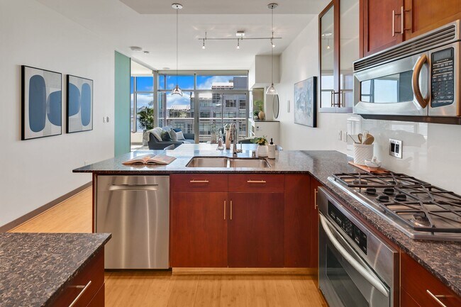 Building Photo - 2033 2nd Ave