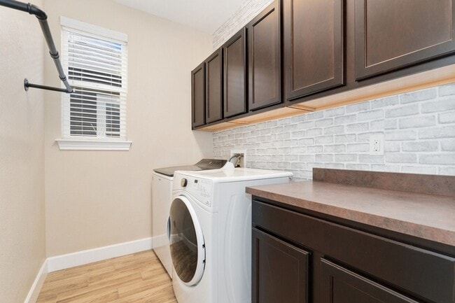 Building Photo - Evolve Real Estate: Evolve Real Estate: Meticulous Executive 4 Bedroom Plus Den Plus Finished Bas...