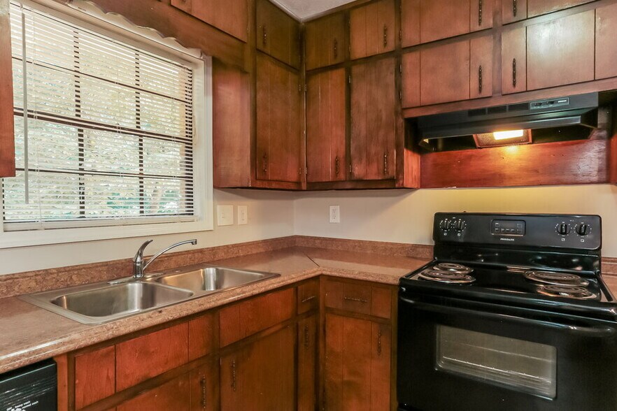Building Photo - 3212 Goldenchain Dr