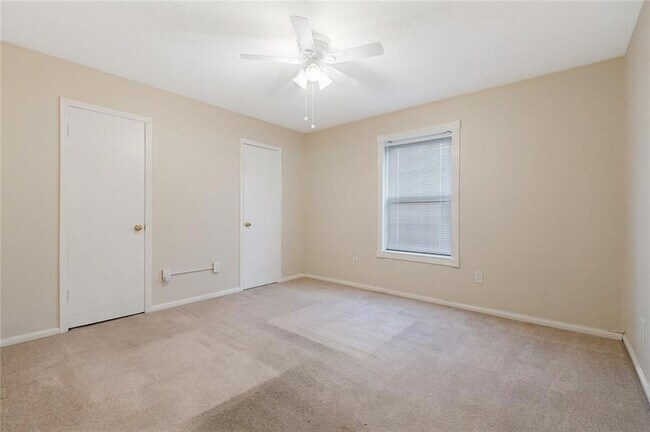 Building Photo - 2704 Whitney Pl