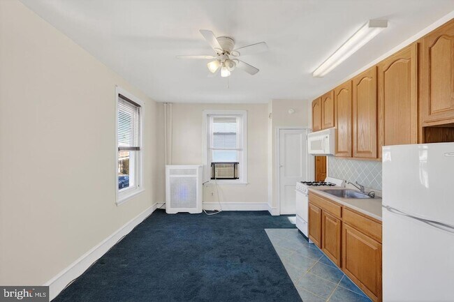 Building Photo - 459 Martin St