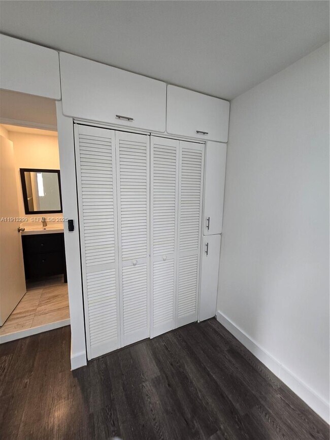 Building Photo - 1629 SW 6th St