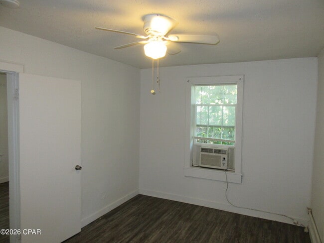 Building Photo - 1511 Molitor Ave