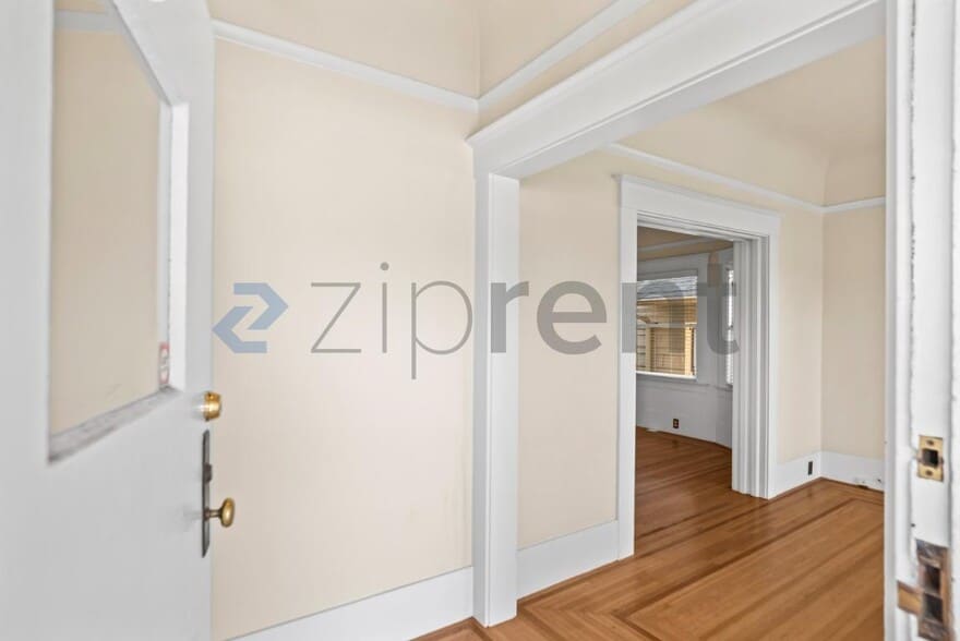 Building Photo - Unit