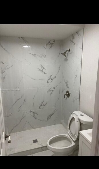 Building Photo - 5311 NE 10th Ave