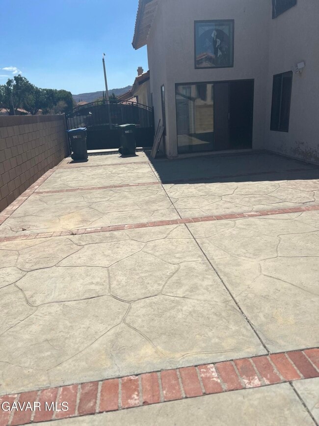 Building Photo - 325 Rainbow Terrace