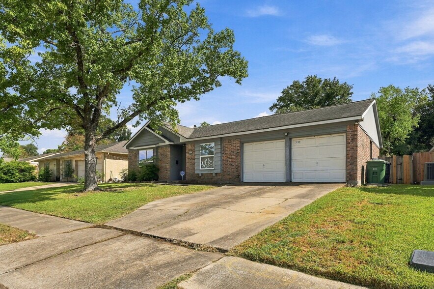 Building Photo - 8339 Carvel Ln