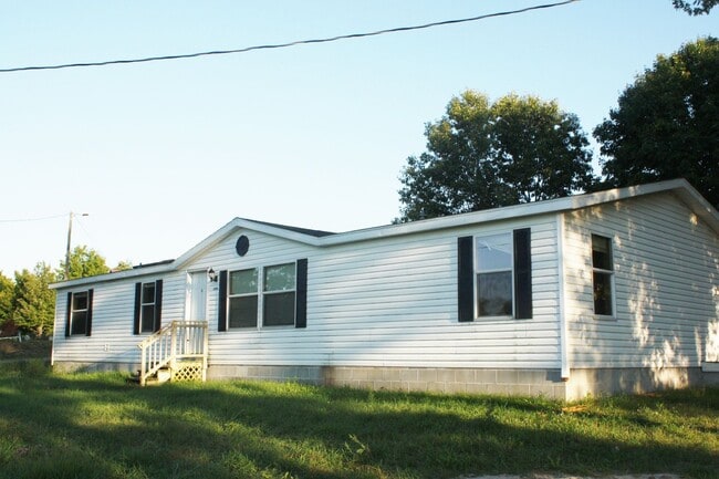 Primary Photo - 4 Bedroom, 2 Full Bath home in Greenville/...