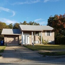 Building Photo - No Application Fee* Plus $250 Off First 2 ...