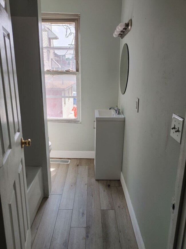 Building Photo - 34 N Franklin St