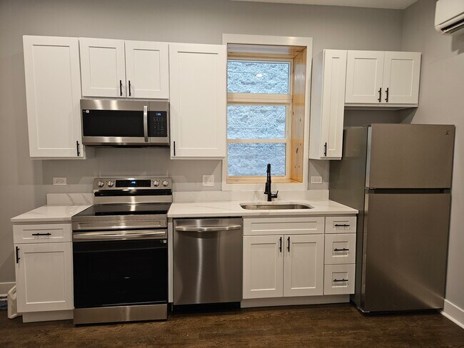 Building Photo - 831 S Western Ave