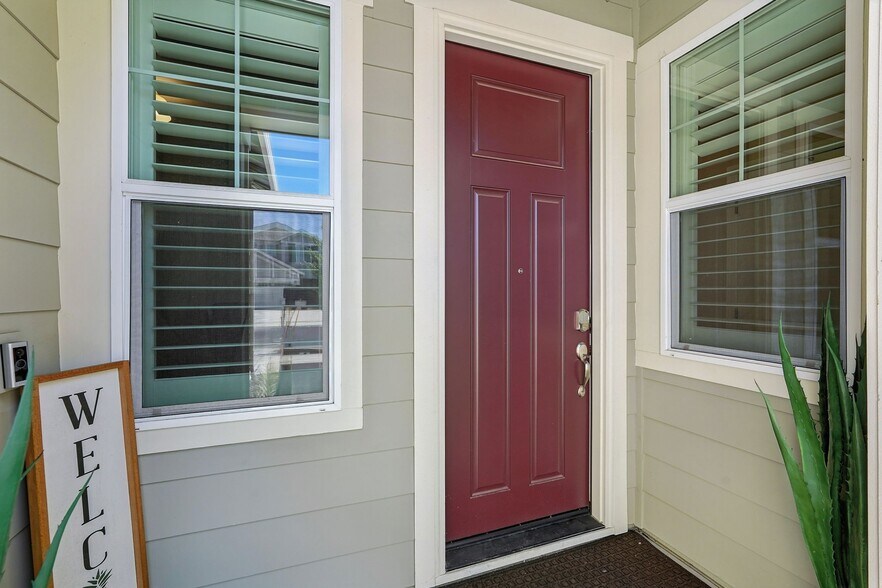 Building Photo - 5049 Cardero Way