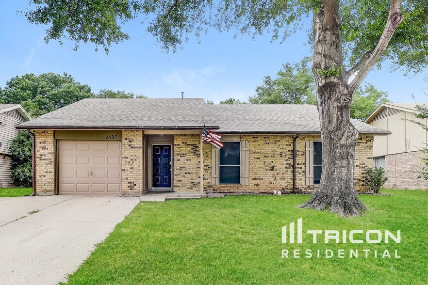 Primary Photo - 2507 Arapaho Dr