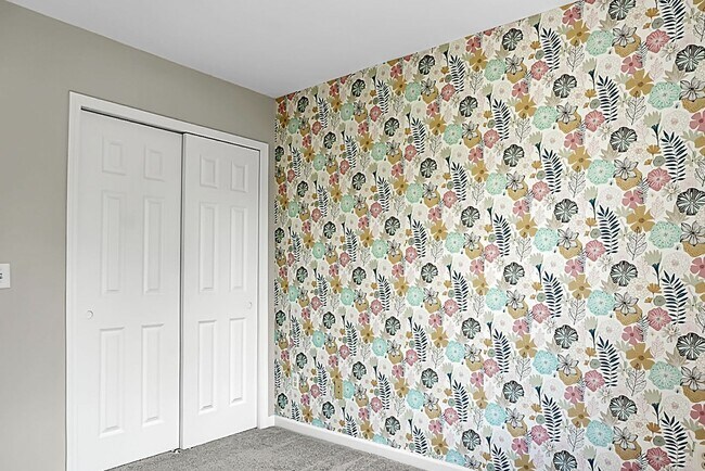 Building Photo - 3 bedroom, 2.5 Townhome
