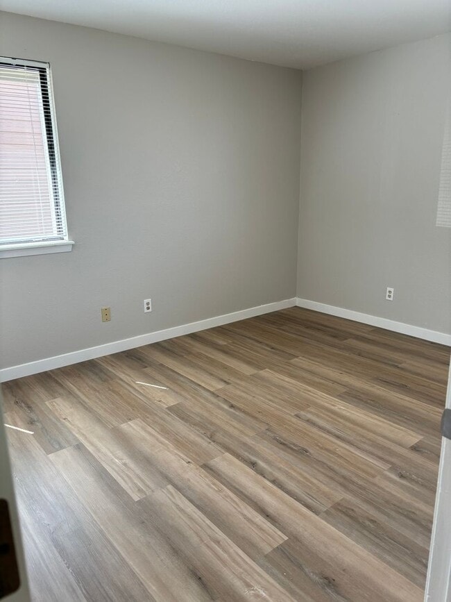 Building Photo - Two bedroom two bath apartment!