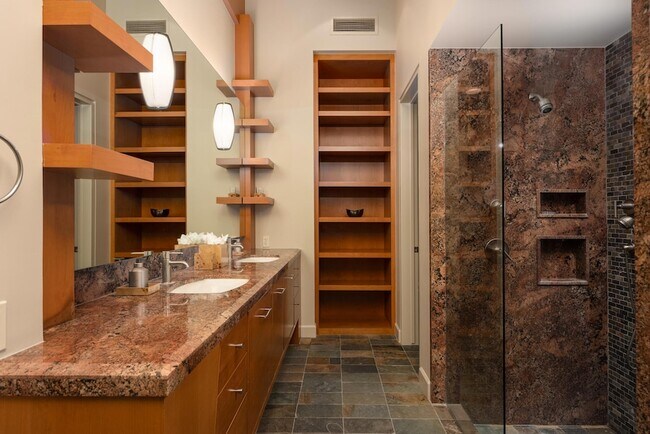 Building Photo - 9 Rockcrest