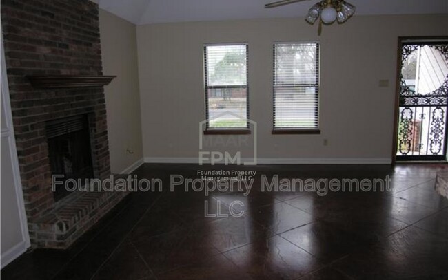 Building Photo - 3774 University St