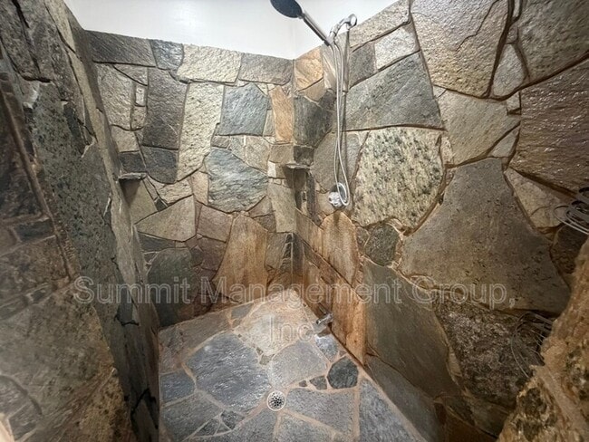 Building Photo - 2405 Twin Creek Ct SW