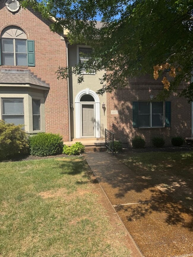 Building Photo - Spacious three bedroom, two and a half bat...