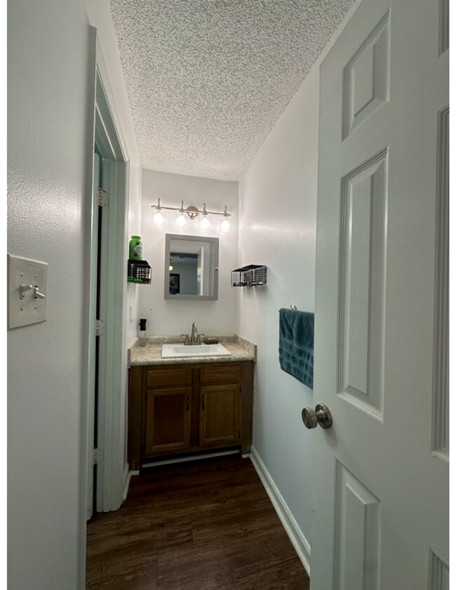 Building Photo - 2 bedroom condo across from UGA's Health and Science campus pre lease