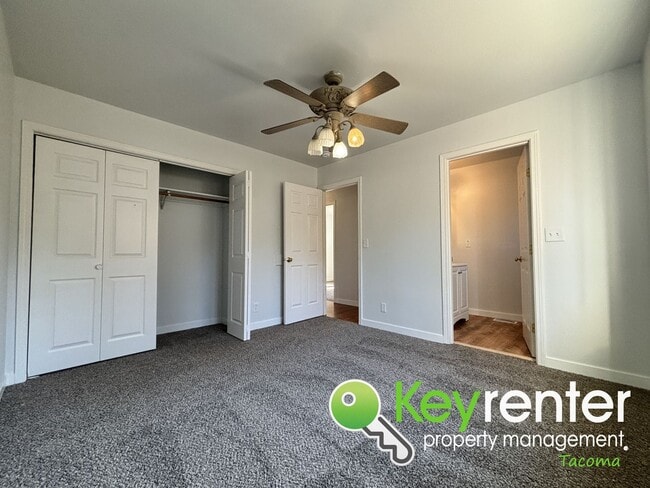 Building Photo - Stylishly Updated Lakewood Duplex Unit in ...