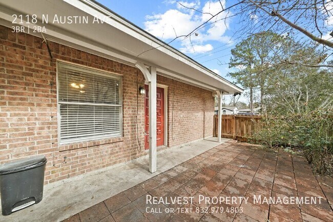 Building Photo - 2118 N Austin Ave