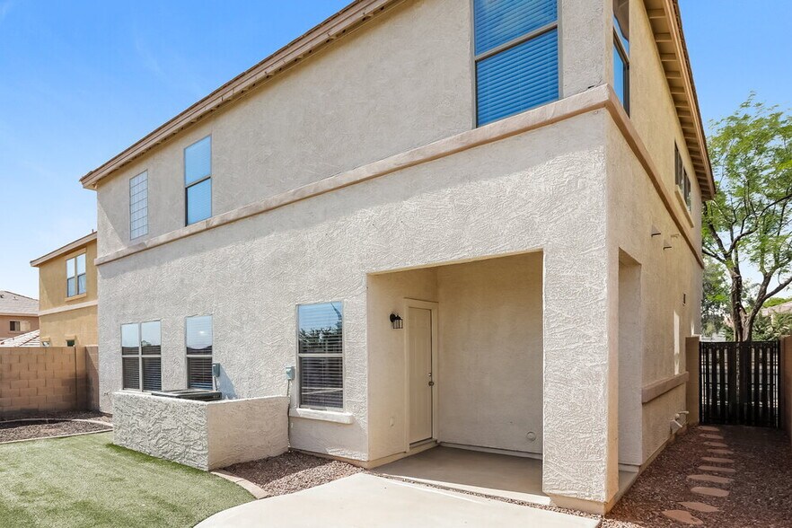 Building Photo - 8461 E Lindner Ave