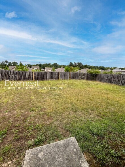 Building Photo - 208 Hampton Dr