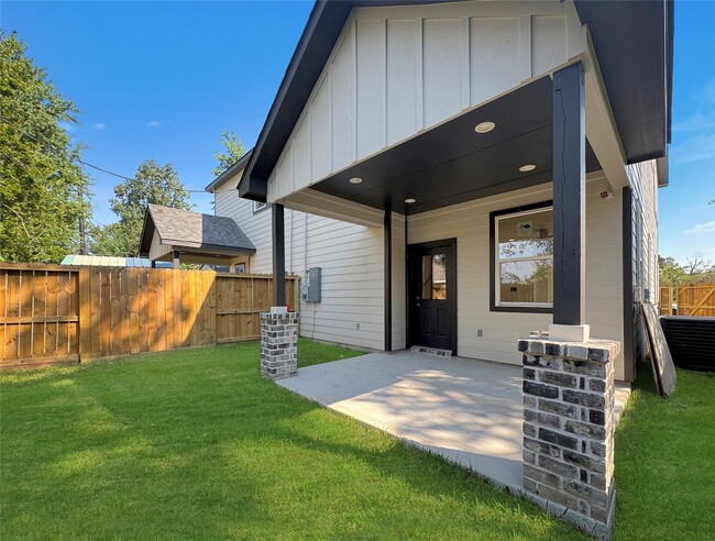 Building Photo - 5427 Bellfort Ave