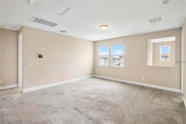 Building Photo - 16031 Silver Brk Wy