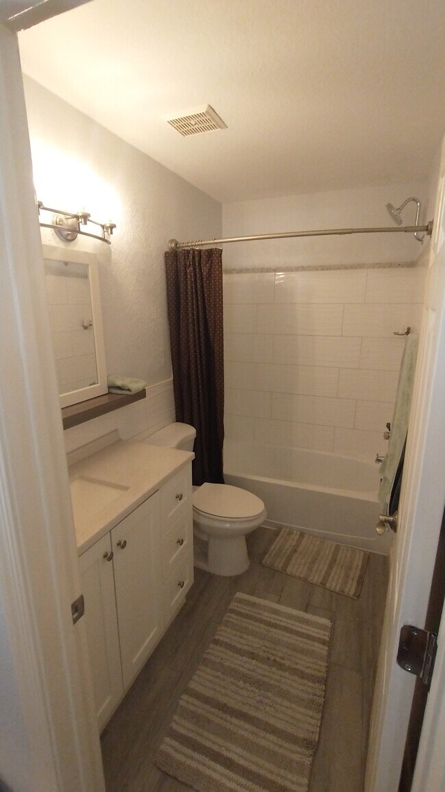 Building Photo - Dobson Bay Club