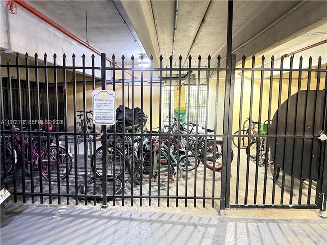 Building Photo - 17145 N Bay Rd