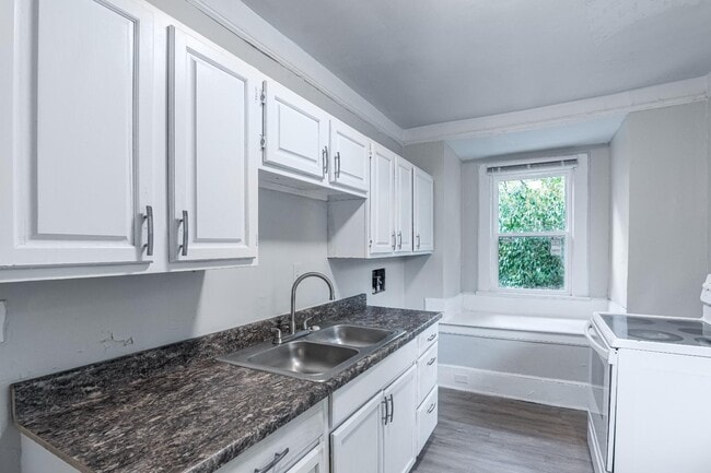 Building Photo - 1522 Columbia College Dr