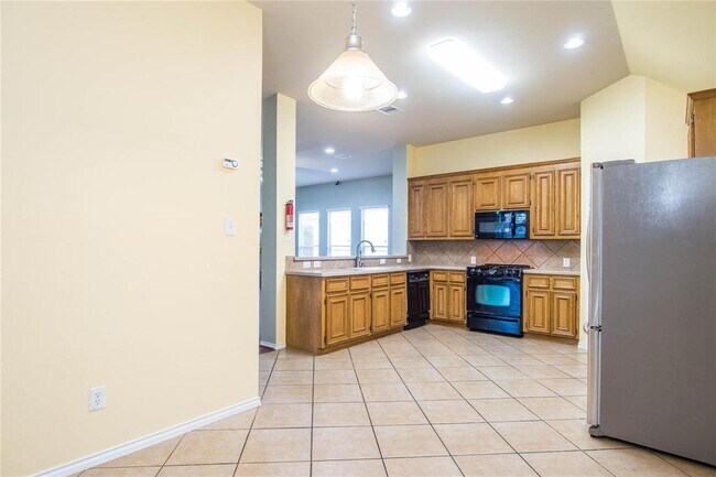 Building Photo - 8847 Distant Woods Dr