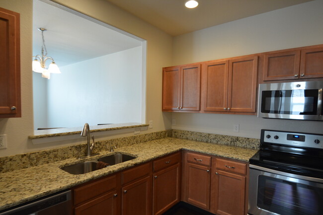 Building Photo - Beautiful townhome near Ft. Carson availab...