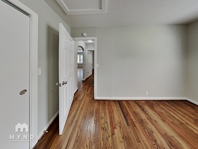 Building Photo - 713 Woodward Rd