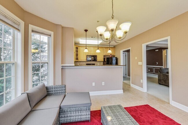 Building Photo - Beautiful two bedroom, two bathroom unit l...