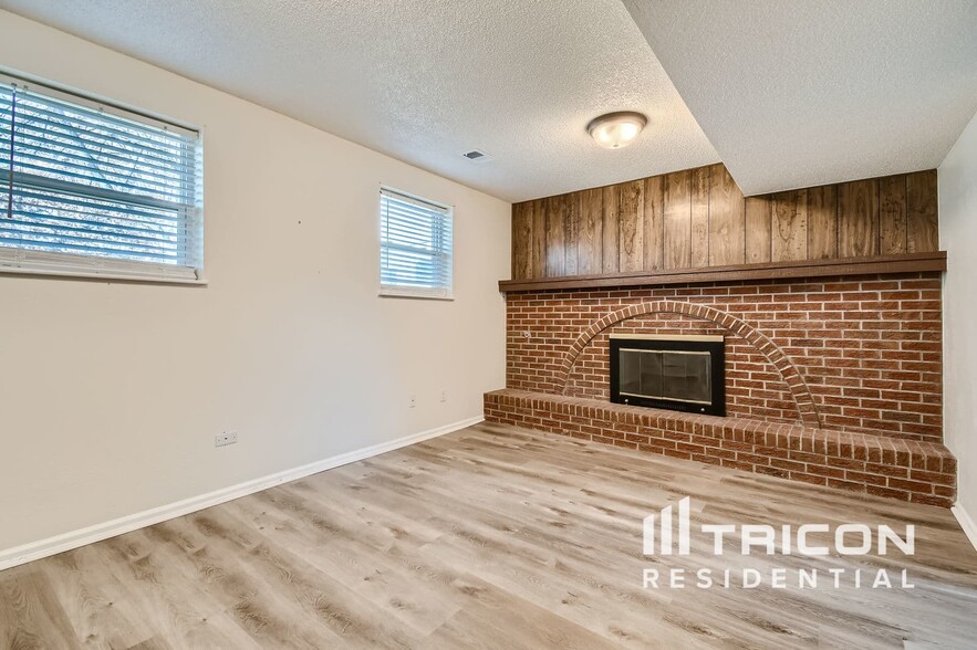 Building Photo - 348 S 29th Ave