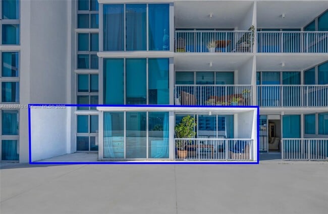 Building Photo - 2655 Collins Ave