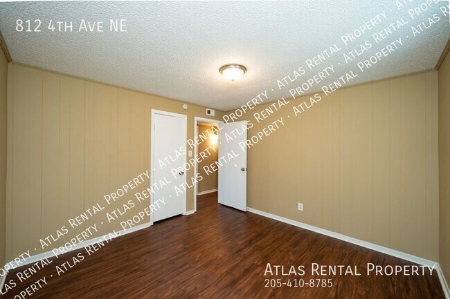 Building Photo - 812 4th Ave NE