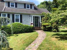 Building Photo - 81 Tooker Ave