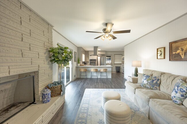 Building Photo - 523 Pitt Moore Rd