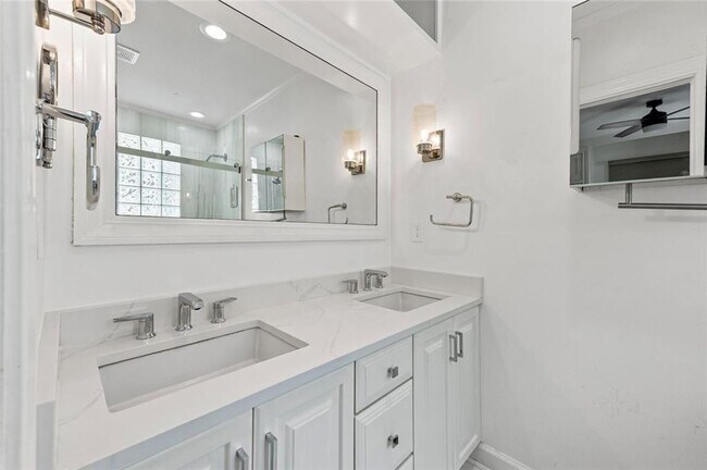 Building Photo - 346 Redland Rd NW