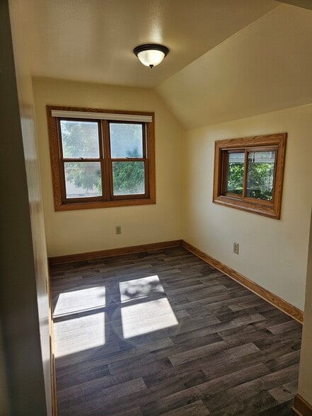 Kitchen nook/dining room - 421 N Greenfield Ave