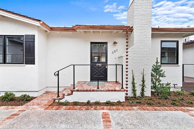 Building Photo - 352 Cliff Dr